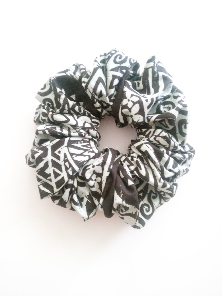 XL Hawaiian print scrunchie, handmade scrunchie,hair tie,made in Hawaii,cotton scrunchie