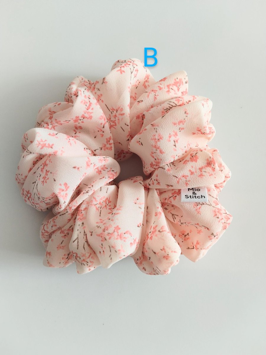 Chiffon scrunchie, large chiffon scrunchie, elastic,hair accessories,hair tie, Floral scrunchie Daisy scrunchie