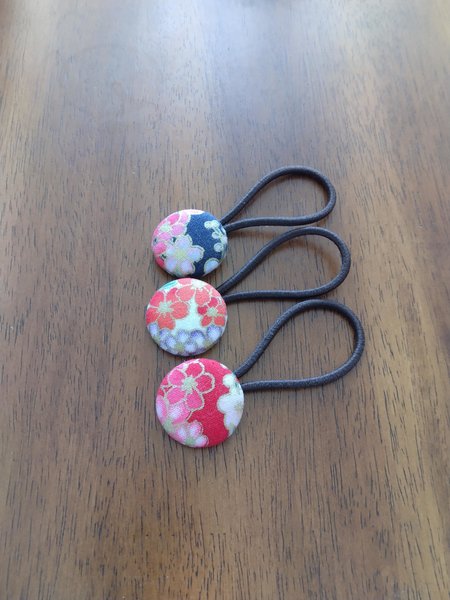 Button hair ties ,Set of 2 hair ties Sakura pattern, Adults hair ties, handmade hair accessories, Japanese hair ties ,kurumi hair ties